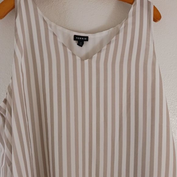 Torrid Chiffon Double Layered Cream and Taupe Striped Tank top size 2 - Picture 3 of 6